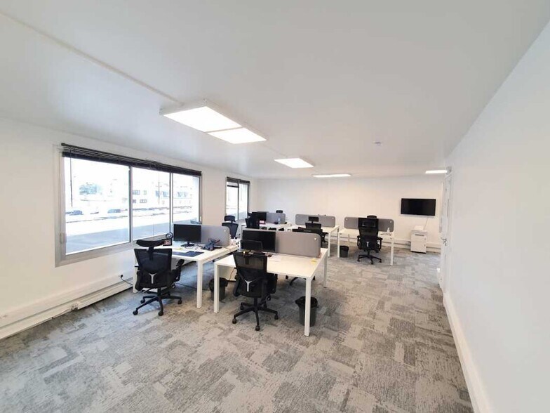 26 Rue Jacques Dulud, Neuilly-sur-Seine for lease - Building Photo - Image 3 of 7