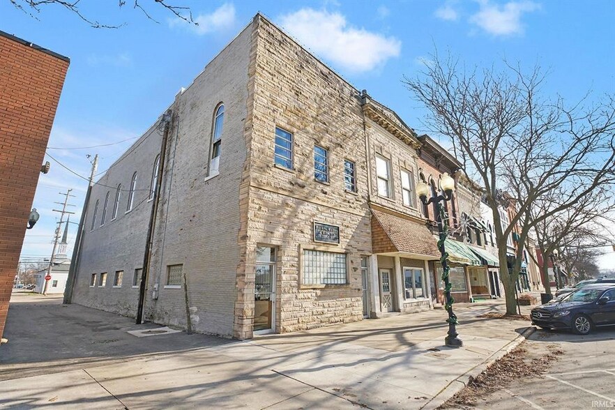 116-118 N Main St, Goshen, IN à vendre - Photo du bâtiment - Image 3 de 17