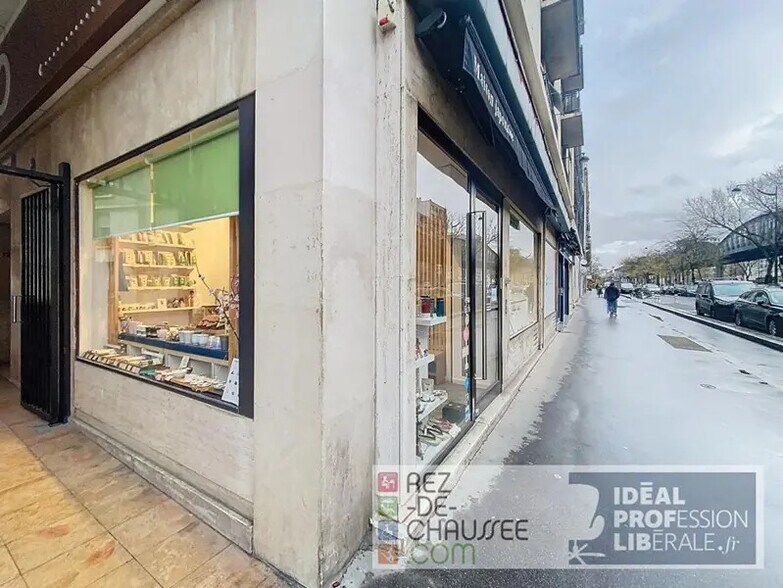 Immeuble residentiel dans Paris à vendre - Photo du bâtiment - Image 2 de 5