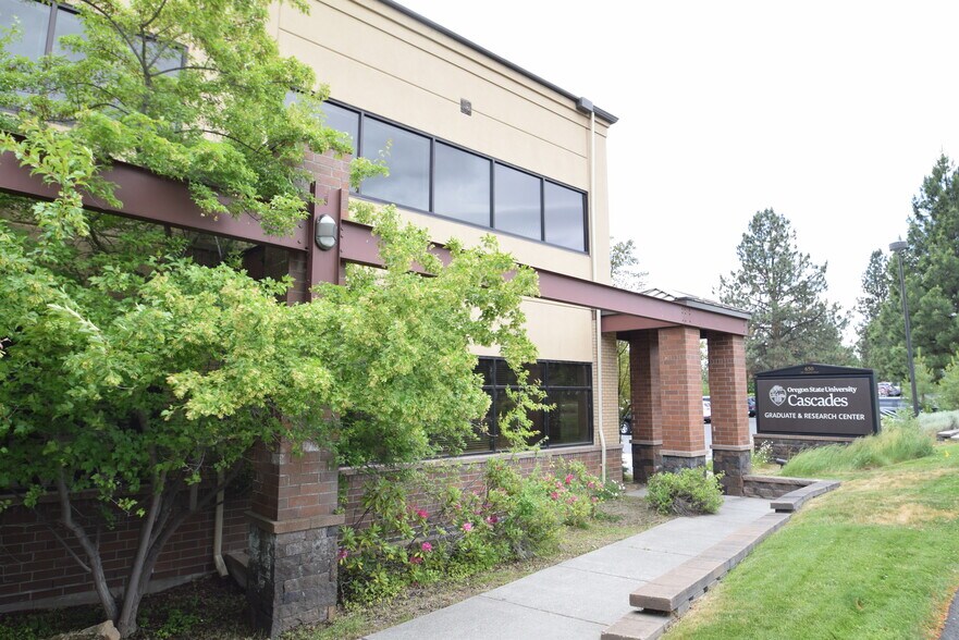 650 SW Columbia St, Bend, OR à vendre - Photo du bâtiment - Image 2 de 25