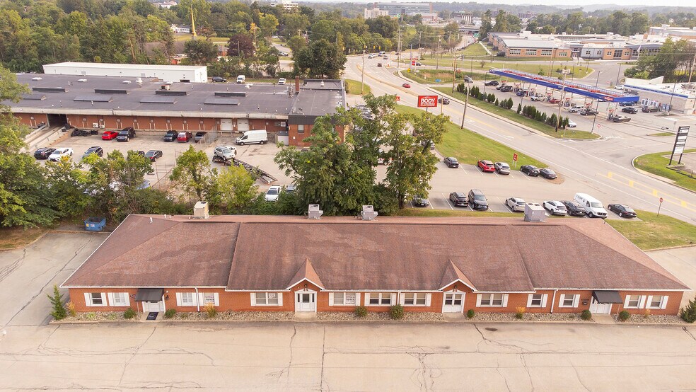 50 Seco Rd, Monroeville, PA à vendre - Photo du bâtiment - Image 2 de 41