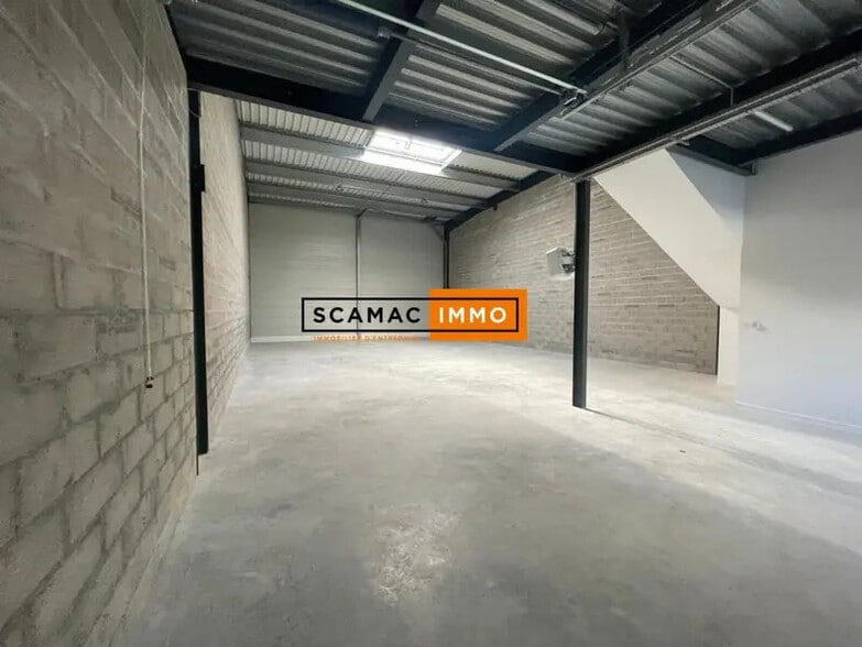 Industrial in Les Mureaux for lease - Building Photo - Image 3 of 12