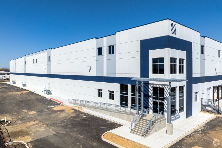 332 S 17th St, Camden, NJ for lease - Building Photo - Image 1 of 28