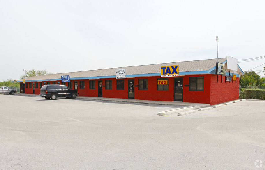 6353 W Commerce St, San Antonio, TX for lease - Building Photo - Image 2 of 4