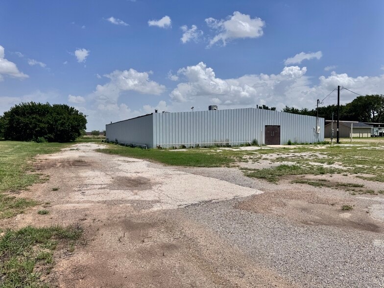 5029 Old Jacksboro Hwy, Wichita Falls, TX for lease - Building Photo - Image 2 of 17