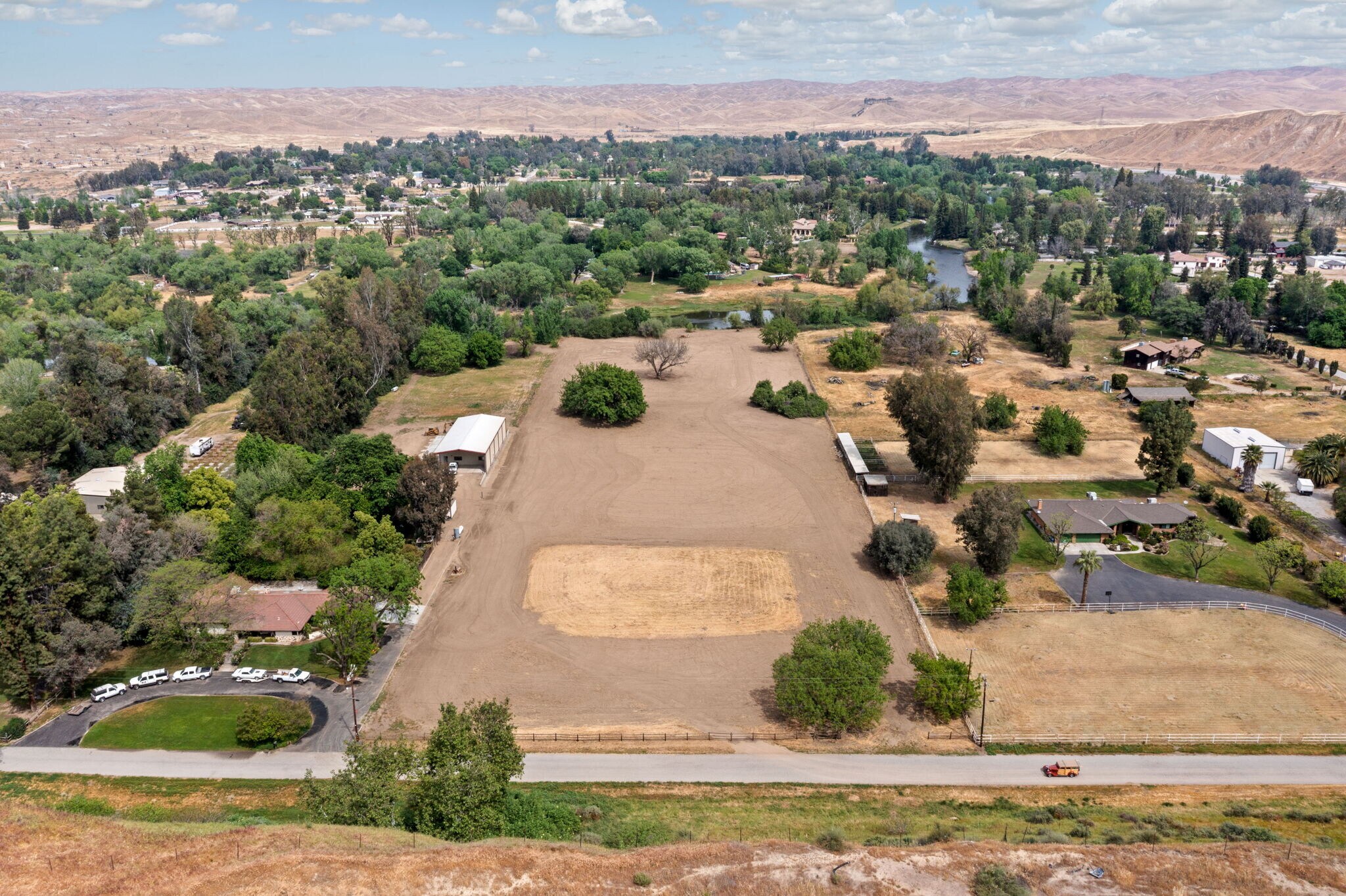Shadow Hills Dr, Bakersfield, CA à vendre Photo principale- Image 1 de 25