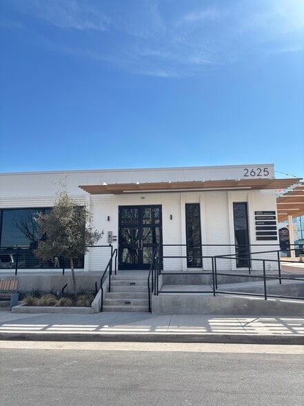 2625 Whitmore St, Fort Worth, TX for lease - Building Photo - Image 2 of 6