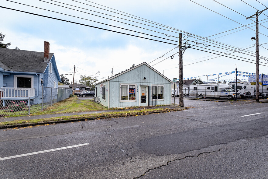 5762 SE 82nd Ave, Portland, OR à vendre - Photo du bâtiment - Image 1 de 1