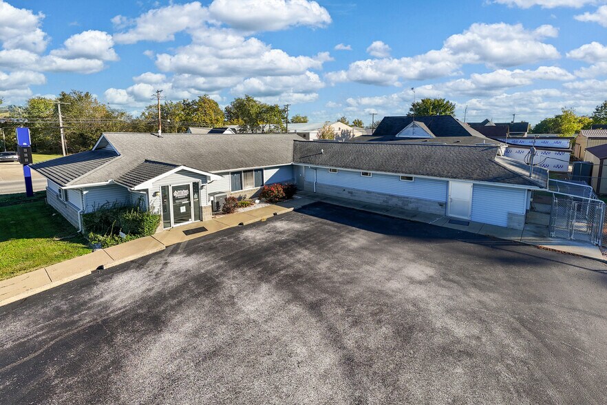 602 S Court St, Marion, IL à vendre - Photo du bâtiment - Image 3 de 46