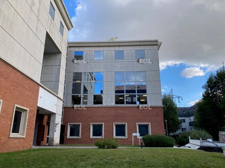 Bureau dans Chevilly-Larue à louer - Photo du bâtiment - Image 2 de 4