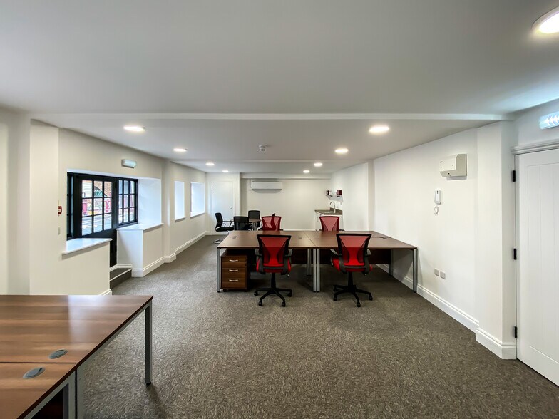 45 Guildford St, Chertsey à louer - Photo intérieure - Image 3 de 36