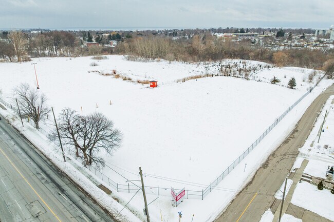 Plus de détails pour 0 Simcoe St S, Oshawa, ON - Terrain à louer