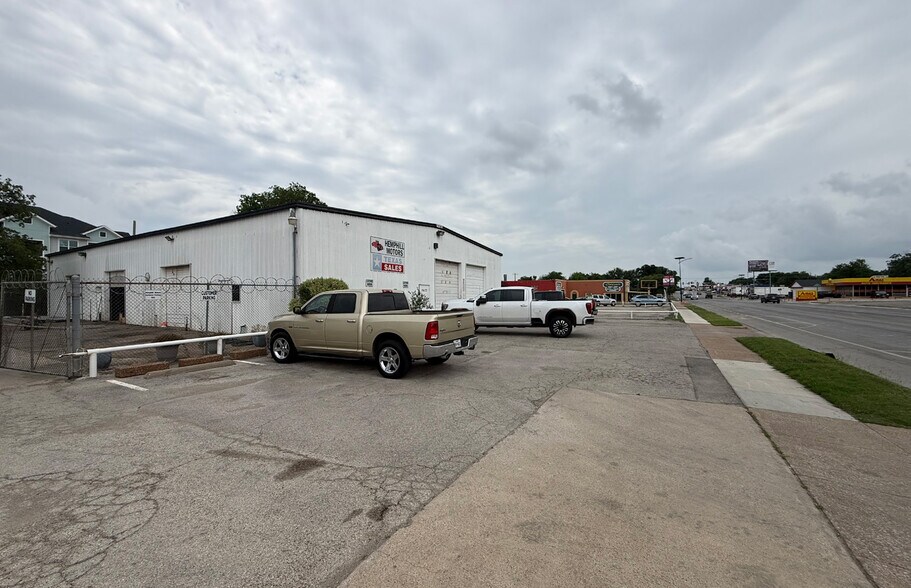 3621-3623 Hemphill St, Fort Worth, TX à louer - Photo du bâtiment - Image 2 de 5