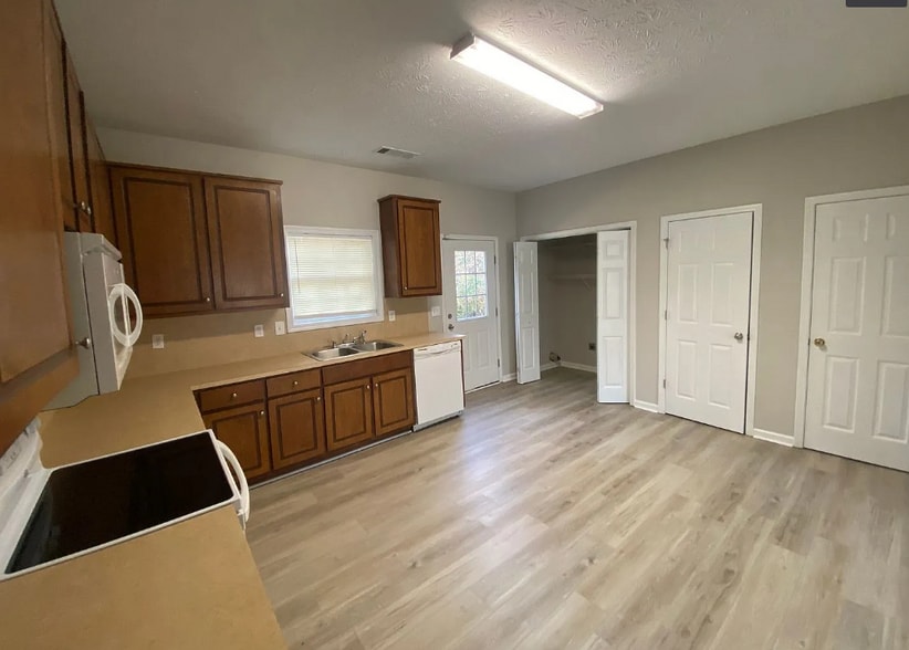 2316 Summerville Rd, Phenix City, AL à vendre - Photo intérieure - Image 3 de 8