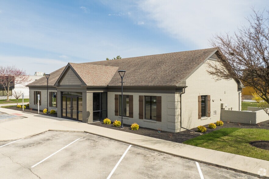 1674 Lance Pointe Rd, Maumee, OH à louer - Photo principale - Image 1 de 6