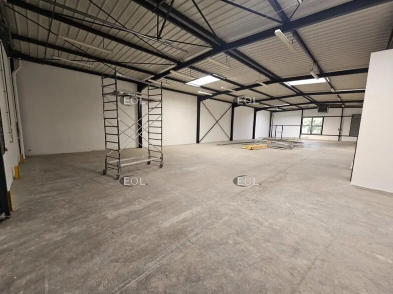 Flex in Ivry-sur-Seine for lease - Interior Photo - Image 2 of 9