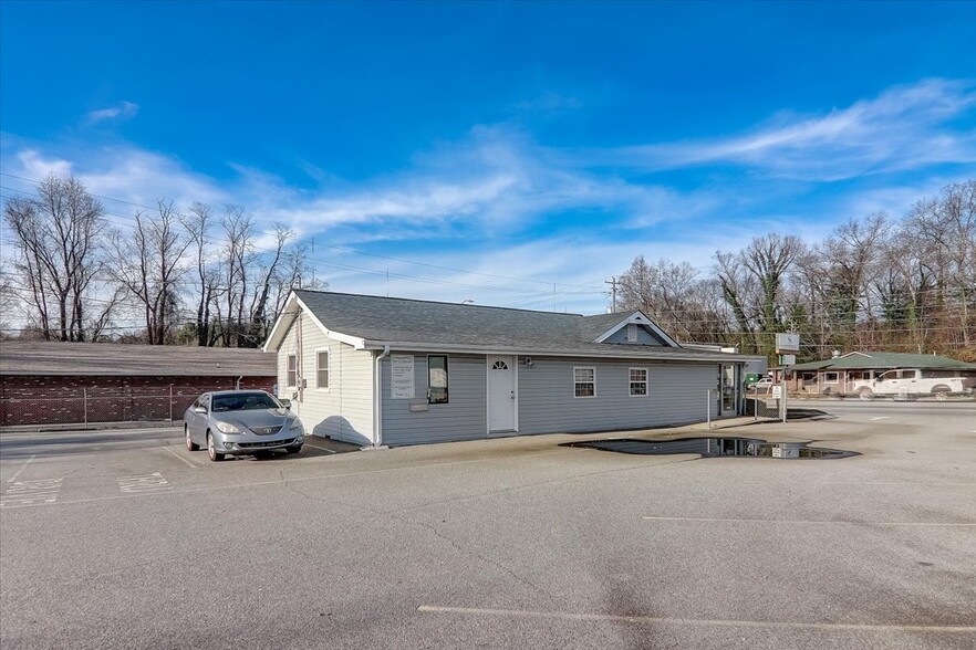 100 New Leicester Hwy, Asheville, NC for sale - Building Photo - Image 1 of 1