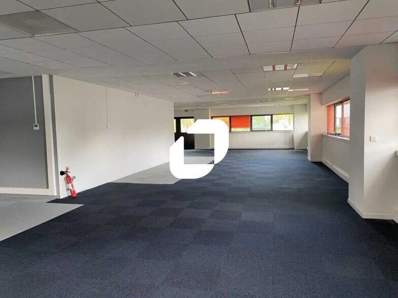 Office in Mérignac for lease - Interior Photo - Image 2 of 9
