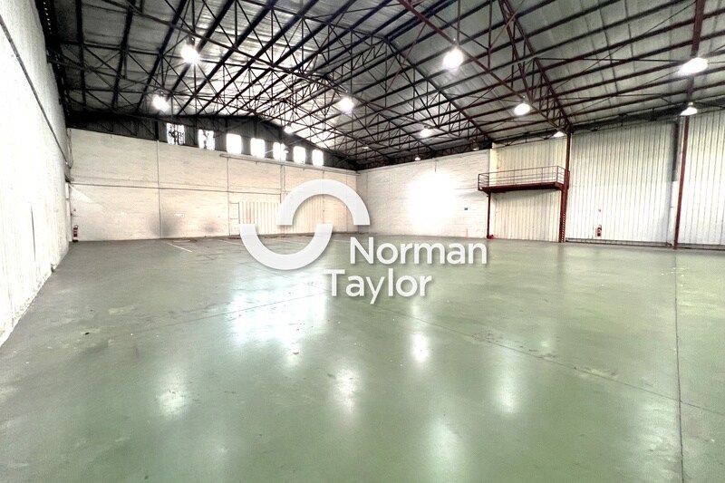 Flex in Nîmes for lease Building Photo- Image 1 of 9