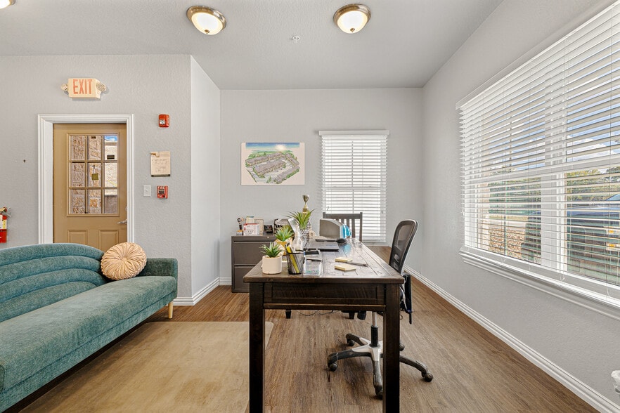 1407 Sidney Baker St, Kerrville, TX for sale - Interior Photo - Image 3 of 38