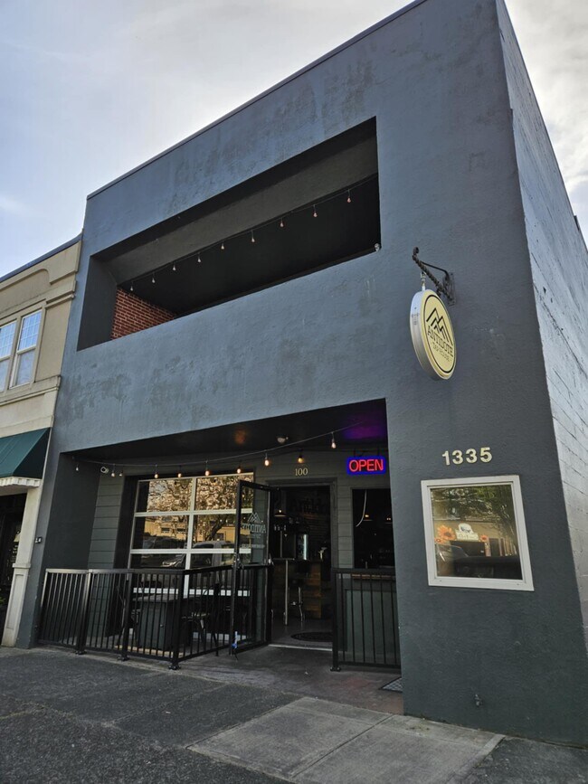 Plus de détails pour 1335 14th Ave, Longview, WA - Commerce de détail à vendre