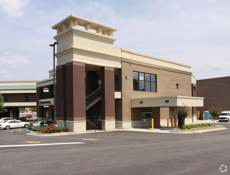 6035 Peachtree Rd, Atlanta, GA for lease - Building Photo - Image 2 of 7