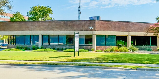 Plus de détails pour 700 International Pky, Richardson, TX - Local d'activités à louer