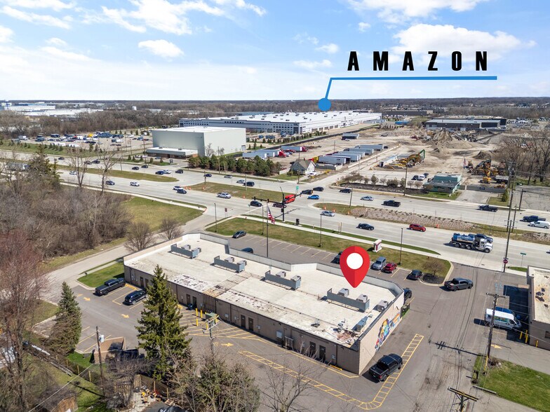 33131-33289 Mound Rd, Sterling Heights, MI à louer - Photo du bâtiment - Image 2 de 11