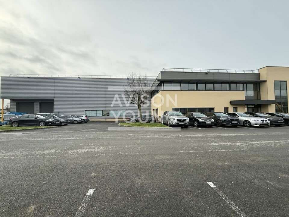 Flex in Le Mesnil-Amelot for lease Building Photo- Image 1 of 8