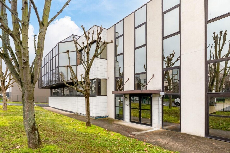 Flex dans Nanterre à louer - Photo du bâtiment - Image 3 de 9