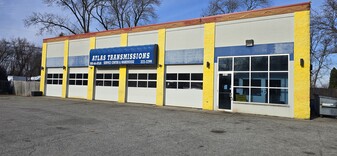 Atlas Transmissions Shop - Parc de stationnement couvert