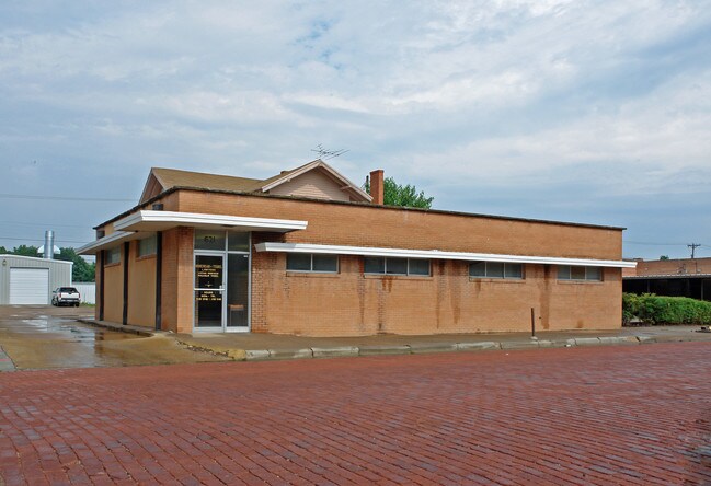 Plus de détails pour 621 Baltimore St, Plainview, TX - Bureau à vendre