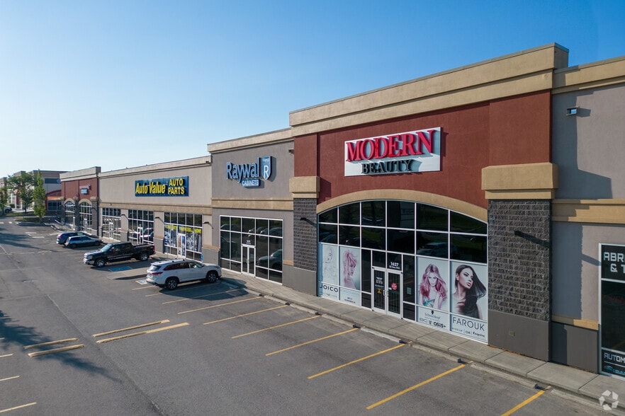 1605-1645 32nd Ave NE, Calgary, AB for sale - Primary Photo - Image 1 of 1