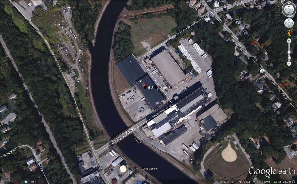 116-128 Singleton St, Woonsocket, RI à louer - Photo du bâtiment - Image 3 de 5