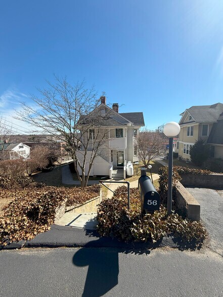 56 Post Rd W, Westport, CT à vendre - Photo du bâtiment - Image 2 de 10