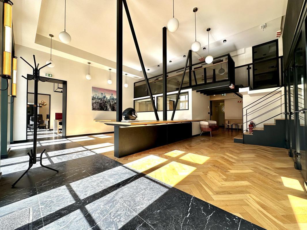 Office in Paris for lease Interior Photo- Image 1 of 21