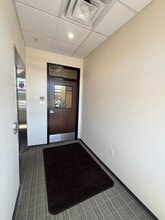 1301 Poplar Dr, Medford, OR for lease Interior Photo- Image 2 of 39