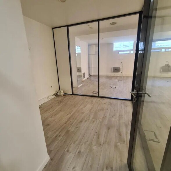 Office in Levallois-Perret for lease - Interior Photo - Image 3 of 15