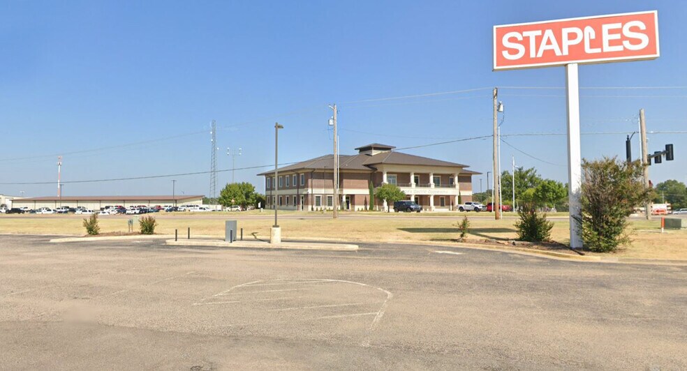 1630 Lonnie Abbott Blvd, Ada, OK à louer - Photo du bâtiment - Image 3 de 4