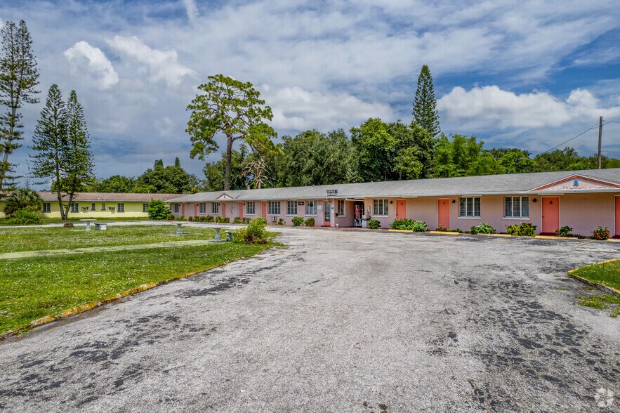 Hospitality Redevelopment Opportunity portfolio of 2 properties for sale on LoopNet.ca - Building Photo - Image 2 of 21