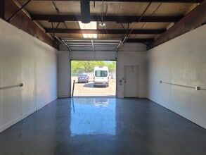 2453 Glenda Ln, Dallas, TX à louer Photo intérieure- Image 2 de 4