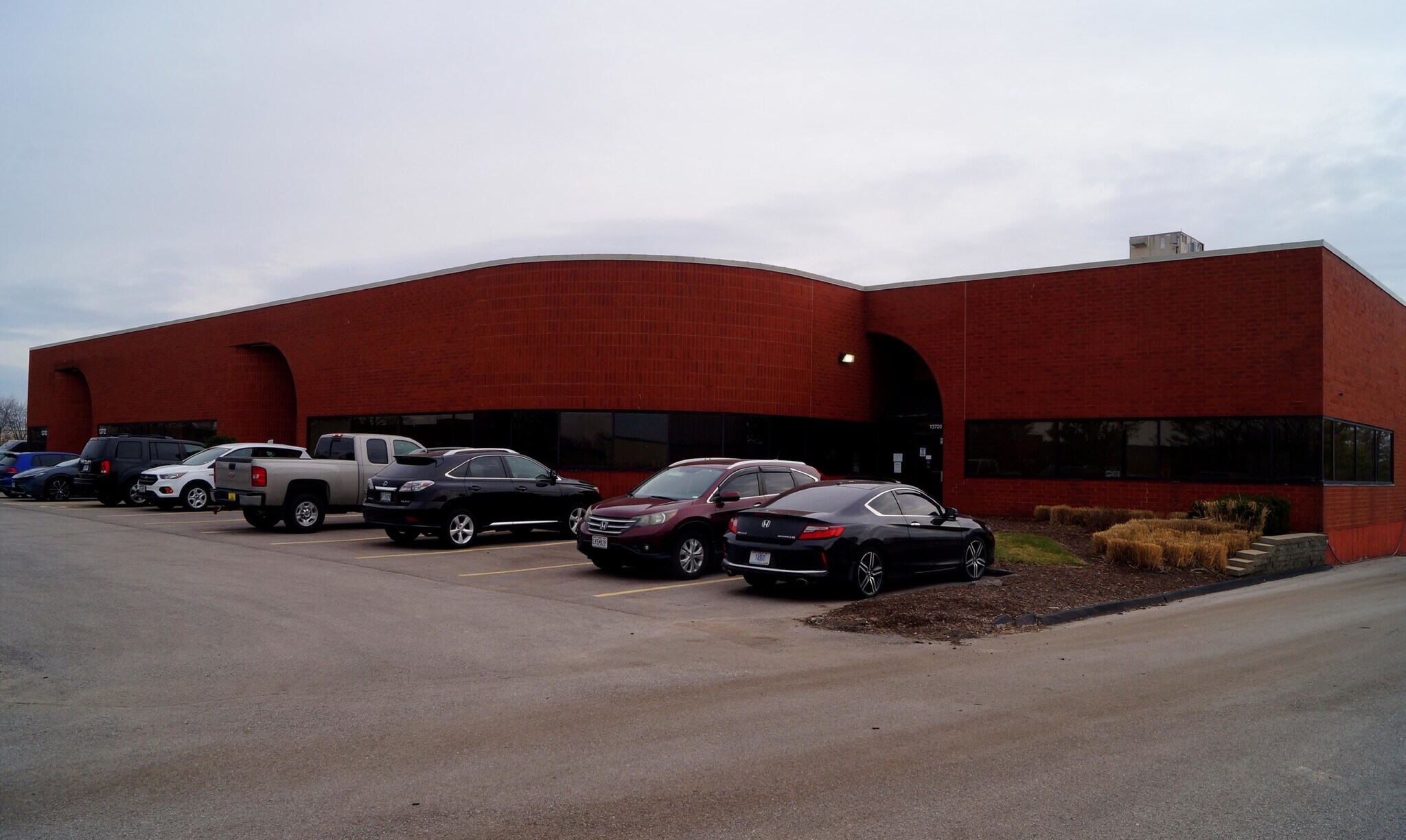 13712-13720 Shoreline Ct E, Earth City, MO for lease Building Photo- Image 1 of 4