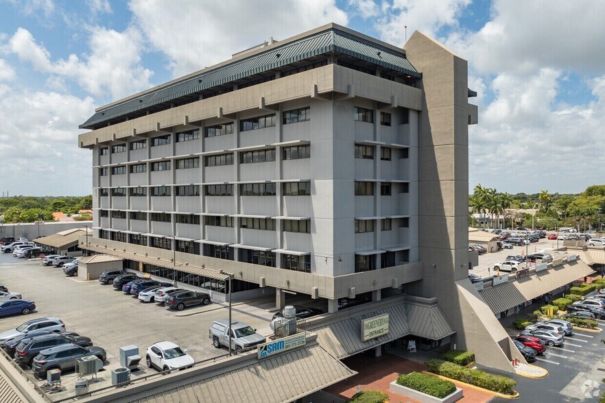 7700 N Kendall Dr, Miami, FL à louer - Photo du bâtiment - Image 1 de 1