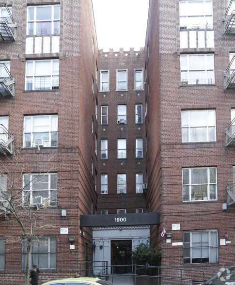 1900 Belmont Ave, Bronx, NY à vendre - Photo du bâtiment - Image 3 de 5