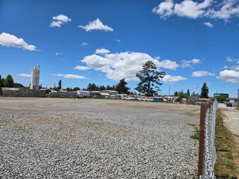 4040 Santa Rosa Ave, Santa Rosa, CA à louer - Photo du bâtiment - Image 3 de 14