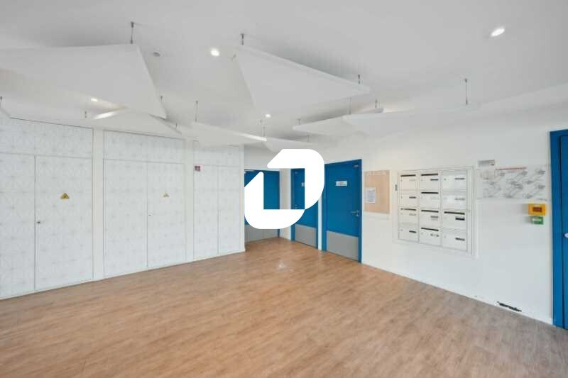 Office in Bordeaux for lease Interior Photo- Image 1 of 22