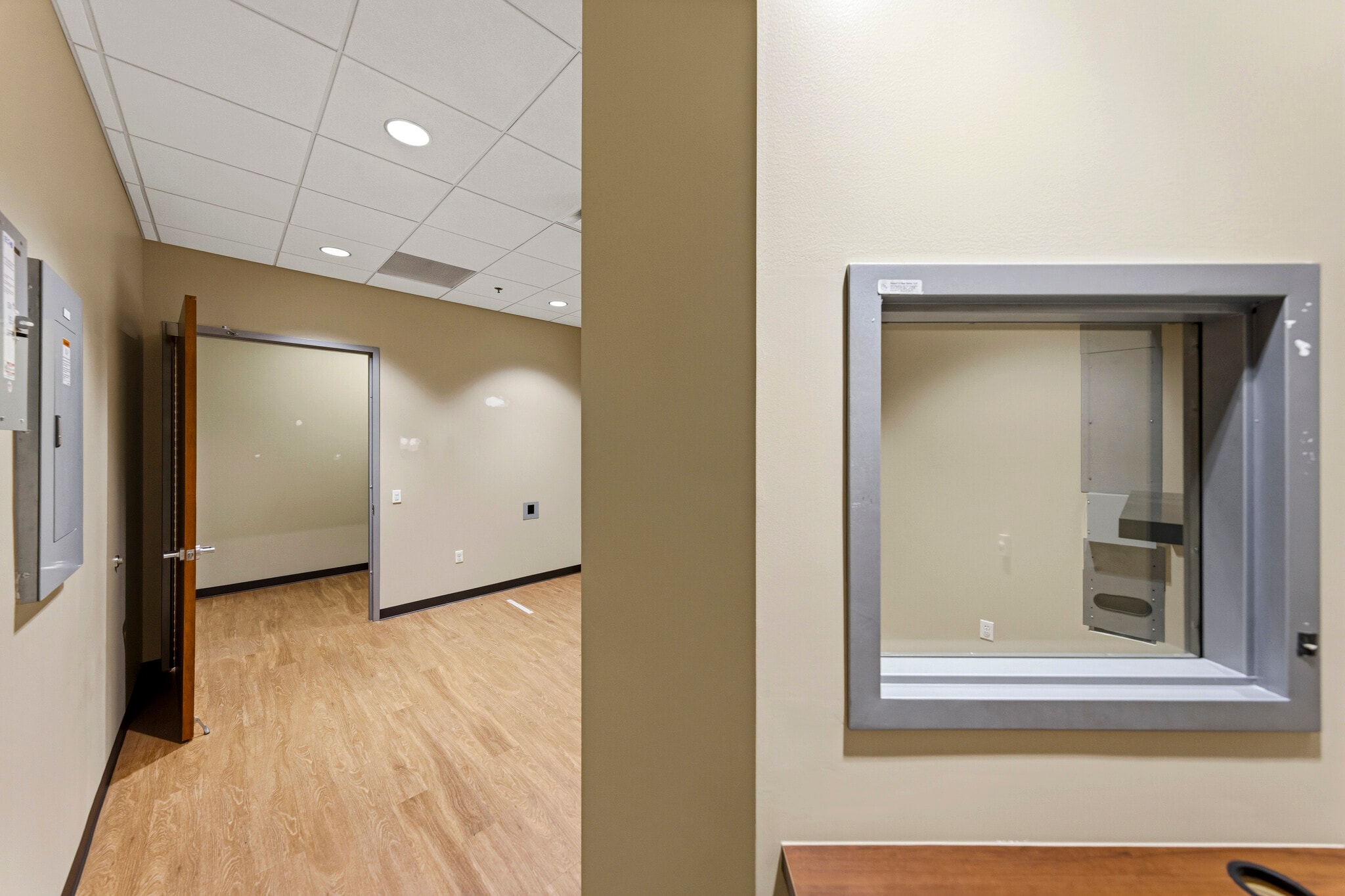 6950 E Chauncey Ln, Phoenix, AZ for lease Interior Photo- Image 1 of 9