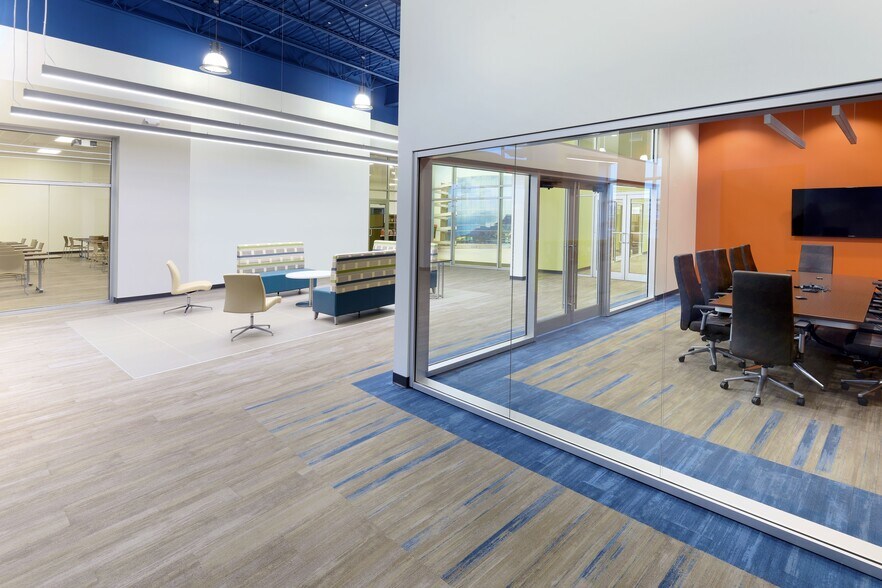 807-819 E Hwy 60, Monett, MO à louer - Photo intérieure - Image 3 de 8