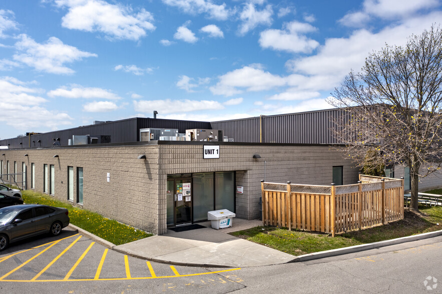 800 Tapscott Rd, Toronto, ON for sale - Primary Photo - Image 1 of 1