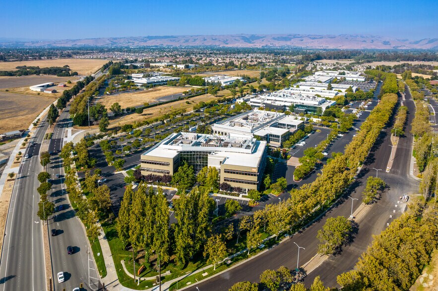 6900 Paseo Padre Pky, Fremont, CA à louer - Aérien - Image 2 de 18